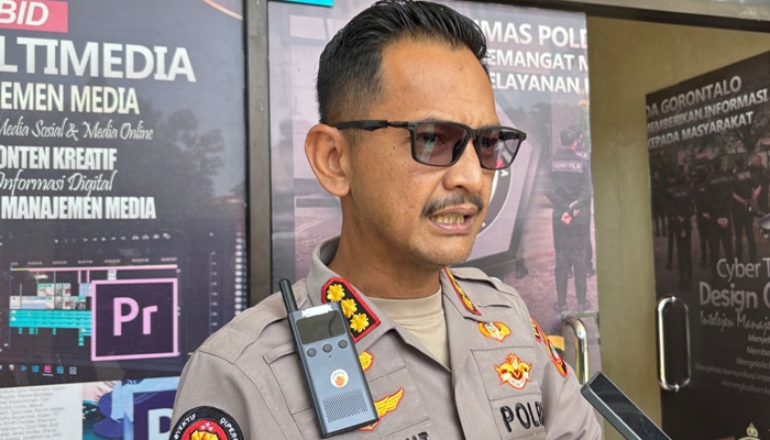 Kabid Humas Polda Gorontalo, Kombes Pol Desmont Harjendro saat diwawancarai, Rabu, 14 Januari 2025. [foto:fikar/nusantara1]