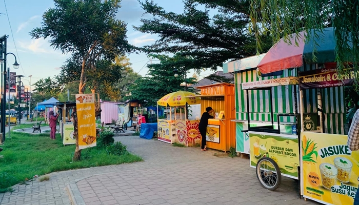 Sejumlah booth di kawasan kuliner Kalimadu. [foto:juna/nusantara1]