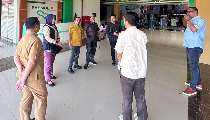Komisi II DPRD Kabupaten Gorontalo saat meninjau Pasmolim [foto:dok/humas]