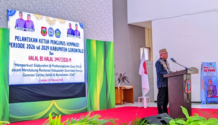Bupati Gorontalo Sofyan Puhi saat memberikan sambutan pada pelantikan pengurus HIMPAUDI. [foto:juna/nusantara1]
