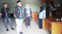 Sekda Kabupaten Gorontalo, Sugondo Makmur saat melakukan monitoring dan evaluasi dua OPD, Kamis 19 Februari 2026 [foto:dok/kominfo]