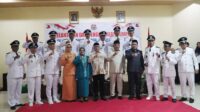 Bupati dan Wakil Bupati Gorontalo, Sofyan Puhi dan Toni Junus foto bersama usai elantikan [foto:dok]