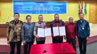 Regional CEO Sulawesi & Maluku Bank Mandiri dan Pimpinan Cabang Gorontalo Bersama Rektor UNG saat menjalin kerja sama. [foto:dok/humas]