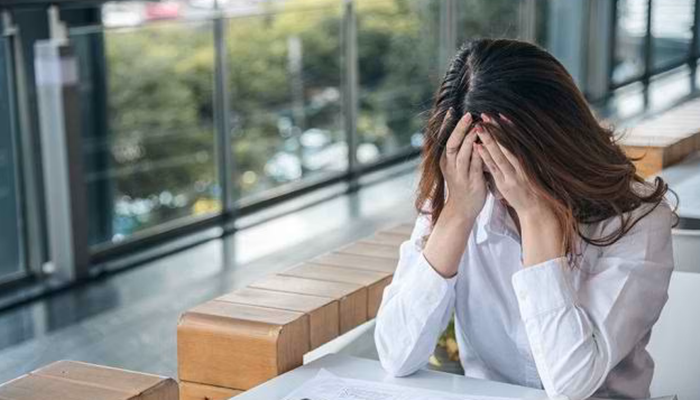 Ilustrasi. Beberapa kondisi, overthinking mulai berbahaya dan mengganggu kesehatan mental [foto:dek/alodokter]