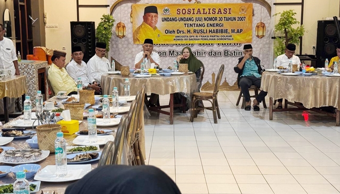 Anggota Komisi XII DPR RI dari Fraksi Partai Golkar, Rusli Habibie saat sosialisasikan UU Nomor 30 tahun 2007 [foto:dok/tim rh]