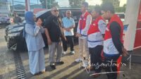 Anggota DPR RI, Rusli Habibie bersama Wakil Gubernur Gorontalo, Idah Syahidah saat melakukan kunjungan kerja pengawasan di SPBU Sudirman. [foto:dok/nusantara1]