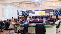 Sekda Kabupaten Gorontalo, Sugondo Makmur saat memimpin rapat pembahasan lahan pembangunan Sekolah Rakyat [foto:dok]