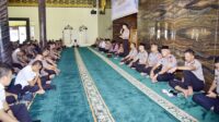 Kapolda Gorontalo, Irjen Pol Drs. Widodo saat memberi sambutan pada pembinaan rohani dan mental agama Islam di Masjid Az-Zikra Mapolda [foto:dok/humas]