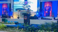 Bupati Gorontalo, Sofyan Puhi saat menutup kegiatan MTQ Tingkat Kabupaten Gorontalo. [foto:ist]