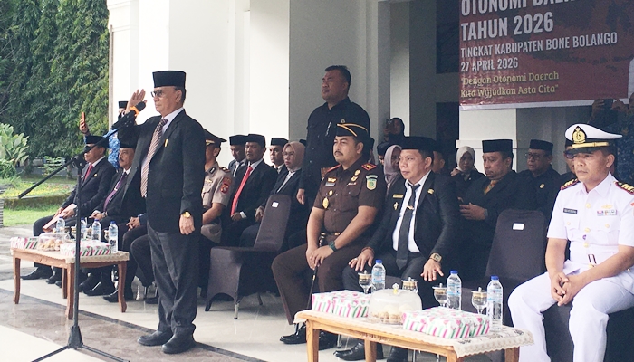 Bupati Bone Bolango, Ismet Mile saat memimpin apel peringatan Hari Otonomi Daerah ke-30, Senin 27 April 2026 [foto:dok/kominfo]