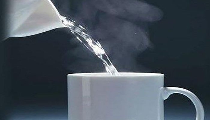 Ilustrasi. Minum air hangat terbukti bermanfaat buat kesehatan pencernaan [foto:dok]