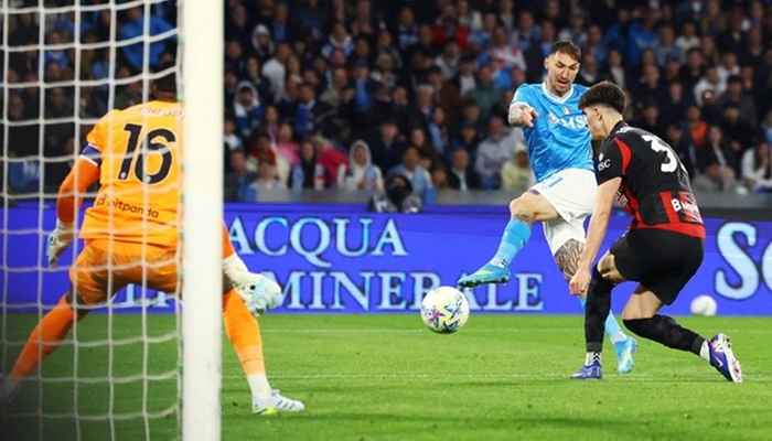 Matteo Politano menjadi pencetak gol kemenangan untuk Napoli saat menjamu AC Milan, Selasa 7 April 2026 dini hari waktu Indonesia [foto:dok/REUTERS/Ciro De Luca]