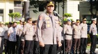 ‎Kepala Biro Operasi Polda Gorontalo, Kombes Pol Pramono Jati saat memimpin apel persiapan pengamanan May Day 2026 [foto:dok/humas]