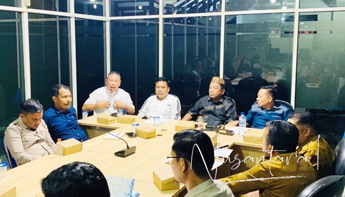 RDP Komisi I DPRD terkait konflik tanah di lapangan Basulapa Desa Isimu Selatan. [foto:juna/nusantara1]