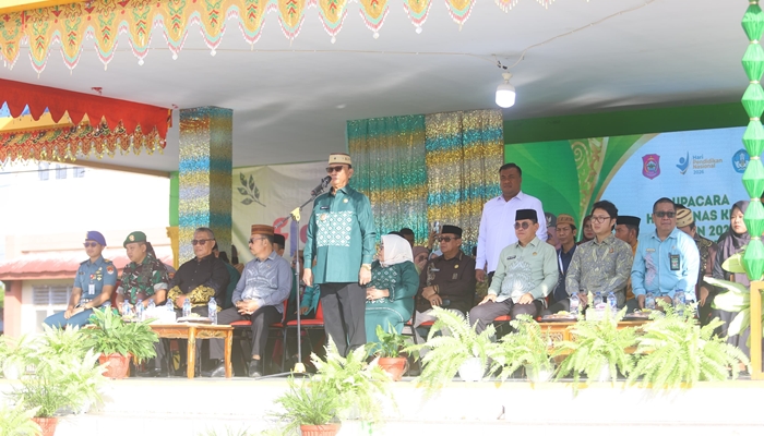Bupati Bone Bolango, Ismet Mile saat memimpin upacara peringatan Hari Pendidikan Nasional, Selasa 2 Mei 2026 [foto:dok/kominfo]