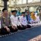 Ketua DPRD Kabupaten Gorontalo, Zulfikar Usira (ketiga dari kiri) saat menghadiri pelepasa Jamaah Haji, Senin 11 Mei 2026 [foto:dok/humas]