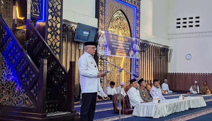 Bupati Gorontalo, Sofyan Puhi saat melepas Jamaah Haji, Senin 11 Mei 2026 [foto:foto/humas]