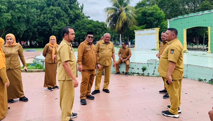 Peninjauan taman di kawasan menara limboto. [foto:juna/nusantara1]