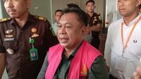 Mantan anggota DPRD Kabupaten Gorontalo berinisial HRA, ditahan Kejari Gorontalo. [foto:ist]
