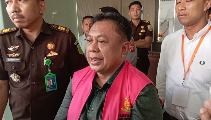 Mantan anggota DPRD Kabupaten Gorontalo berinisial HRA, ditahan Kejari Gorontalo. [foto:ist]