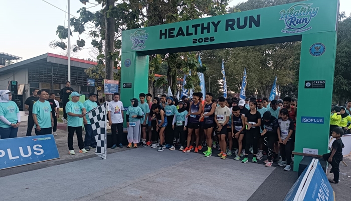 Bupati Gorontalo, Sofyan Puhi saat melepas Healthy Run 2026. [foto:dok/humas]