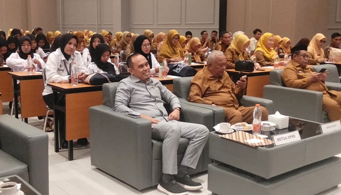 Ketua DPRD Kabupaten Gorontalo, Zulfikar Usira saat menghadiri Rapat Koordinasi, Advokasi, dan Sosialisasi Pencegahan serta Pengendalian Penyakit dan Program MBG di Hotel Amaris, Senin 15 Juni 2026. [foto:dok/humas]