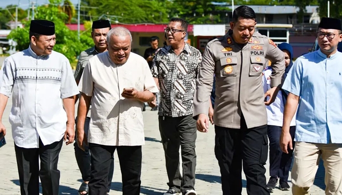 Wakil Bupati Gorontalo, Tonny S. Junus saat meninjau kesiapan Terminal Limboto. [foto:dok]