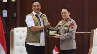 Kapolda Gorontalo, Irjen Pol. Drs. Widodo saat menerima kunjungan Dirut Bulog, Letjen TNI (Purn) Ahmad Rizal Ramdhani. [foto:dok/humas]