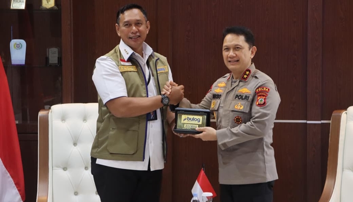 Kapolda Gorontalo, Irjen Pol. Drs. Widodo saat menerima kunjungan Dirut Bulog, Letjen TNI (Purn) Ahmad Rizal Ramdhani. [foto:dok/humas]
