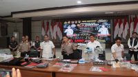 Irjen Pol. Drs. Widodo saat memimpin press release di Mapolda Gorontalo. [foto:dok.humas]