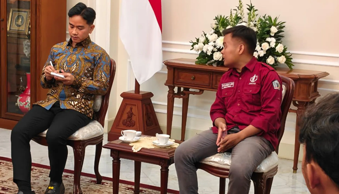 UBK menonaktifkan Ketua BEM Fakultas Hukum, Muhammad Abdi Maludin berkaitan dengan pengakuan menerima uang Rp20 juta terkait demonstrasi dan pertemuan dengan Wakil Presiden RI Gibran Rakabuming Raka.