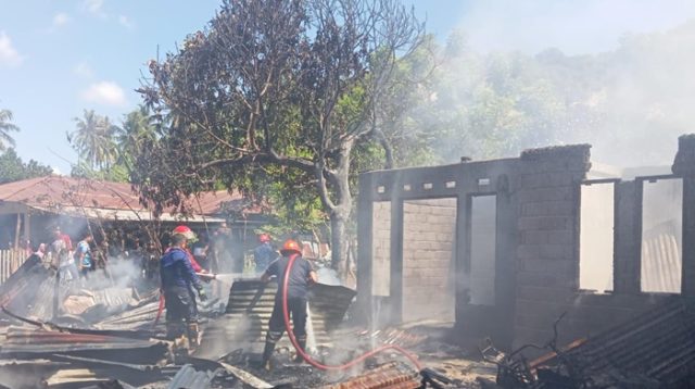 Rumah terbakar di Desa Pilohayanga, Kecamatan Telaga, Kabupaten Gorontalo. [foto:dok/ist]