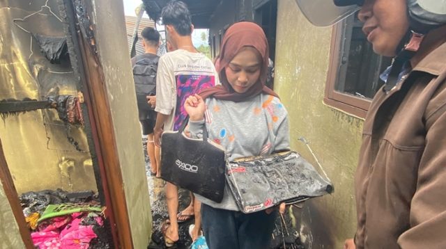 Rahmawati Yunus, mahasiswa sSemester akhir UNG kehilangan seluruh data skripsi usai kosnya terbakar. [foto:ist]