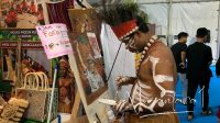 Lukisan Presiden RI, Prabowo Subianto di stand Papua Tengah. [foto:juna/nusantara1]
