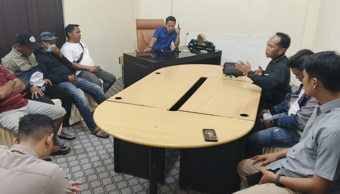 Puluhan Buruh Datangi DPRD Gorontalo Utara. [foto:dok]