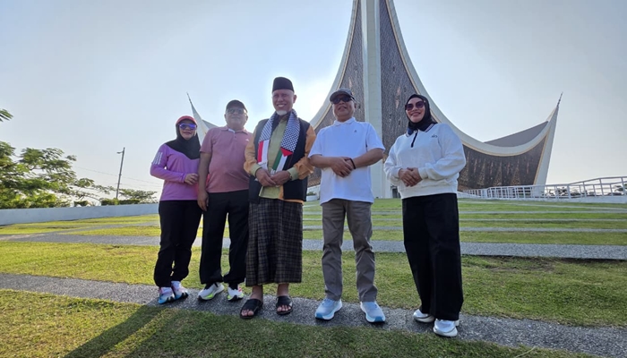 Bupati dan Wakil Bupati Gorontalo, Sofyan Puhi dan Tonny S. Junus bertemu dengan Gubernur Sumatera Barat Mahyeldi Ansharullah. [foto:dok/kominfi]