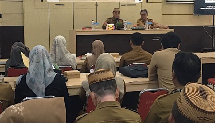 Sekda Bone Bolango, Iwan Mustapa saat memberikan sambutan pada Pembukaan Bimtek dan Workshop Penyusunan Inovasi Daerah di Aula Tolopani Bappeda Litbang Bone Bolango, Selasa 7 Juli 2026. [foto:dok/diskominfo]