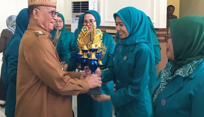Bupati Bone Bolango, Ismet Mile pada acara HKG ke-45 PKK tingkat 2026 di Aula BPMP Provinsi Gorontalo, Senin 6 Juli 2026. [foto:dok/diskominfo]