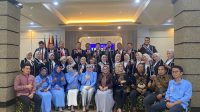 Sebanyak 10 orang pegawai dari Setwan Provinsi Gorontalo foto bersama usai yudisium di Umbita. [foto:dok/ist]