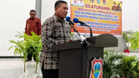 Kepala Dinas Komunikasi dan Informatika Kabupaten Gorontalo, Safwan Tahir Bano saat menyambut kedatangan PWRI Banggai di Gedung Kasmat Lahay, Limboto. [foto:dok/kominfo]