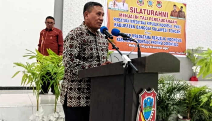 Kepala Dinas Komunikasi dan Informatika Kabupaten Gorontalo, Safwan Tahir Bano saat menyambut kedatangan PWRI Banggai di Gedung Kasmat Lahay, Limboto. [foto:dok/kominfo]