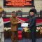 Penyerahan dokumen Ranperda Pertanggungjawaban Pelaksanaan APBD Kabupaten Gorontalo Tahun Anggaran 2025 oleh Bupati Gorontalo Sofyan Puhi (kiri) kepada Ketua DPRD, Zulfikar Y. Usira Senin, 29 Juni 2026. [foto:dok/ist]