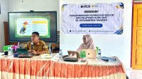 Narasumber memaparkan materi pada Workshop Pengembangan Kurikulum Muatan Lokal Konservasi Burung Julang Sulawesi. Kegiatan ini bertujuan membekali guru agar dapat mengenalkan pentingnya pelestarian satwa endemik Sulawesi kepada peserta didik sejak dini. [foto:dok/pln]