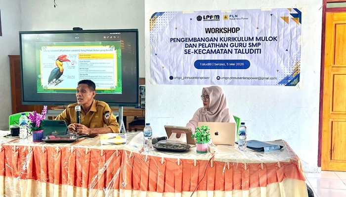 Narasumber memaparkan materi pada Workshop Pengembangan Kurikulum Muatan Lokal Konservasi Burung Julang Sulawesi. Kegiatan ini bertujuan membekali guru agar dapat mengenalkan pentingnya pelestarian satwa endemik Sulawesi kepada peserta didik sejak dini. [foto:dok/pln]