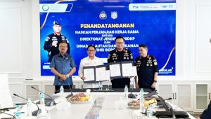 Ketua DPRD Provinsi Gorontalo, Thomas Mopili (kiri) hadir pada penandatanganan kerjasama, di Kementerian KP, Rabu 22 Juli 2026. [foto:dok/humas]