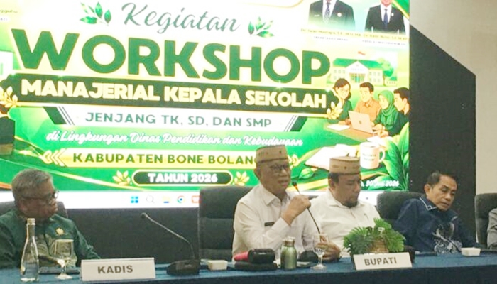 Bupati Bone Bolango, Ismet Mile saat membuka Workshop Manajerial Kepala Sekolah jenjang TK, SD, dan SMP di Grand Q Hotel, Kota Gorontalo, Kamis 30 Juli 2026. [foto:dok/diskominfo]