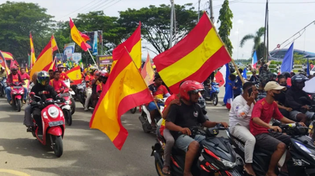 Ilustrasi. Konvoi suporter kontestan Piala Dunia 2026 usai memenangkan pertandingan. Hal seperti ini, dilarang bagi siswa SMA di Provinsi Gorontalo. [foto:dok/sorongraya]