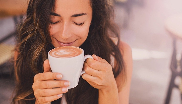 Ilustrasi. Minum 2 cangkir kopi sehari umumnya masih tergolong aman. Namun, waktu minum kopinya yang perlu lebih diperhatikan. [foto:dok/blackmores]