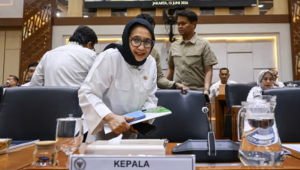 iba-tiba, Kepala BGN Nanik S Deyang Mundur