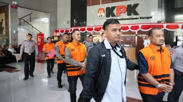 Salah seorang staf KPK dan ayahnya ditetapkan sebagai tersangka pada kasus Bupati Pemalang, Anom Widiyantoro. [foto:dok/sinpo]
